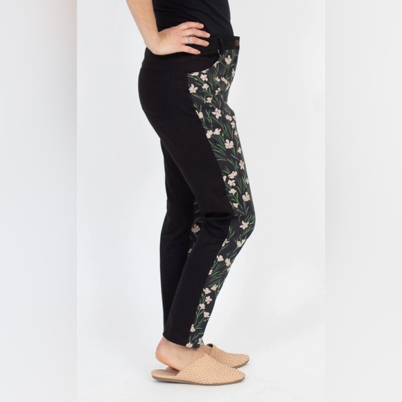 NWT Nicole Miller Artelier Floral Jeans - Picture 2 of 6